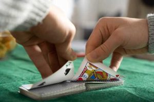 Психология противника: как читать оппонентов за столом