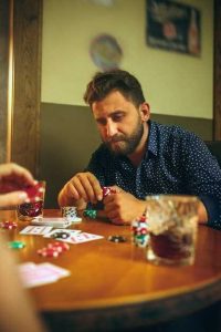 Какие правила и форматы покера подойдут для домашних игр