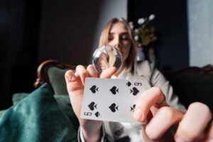 Правила игры в покер: основные комбинации и стратегии