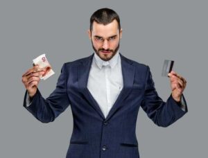 Как джокер изменяет правила классических карточных игр?